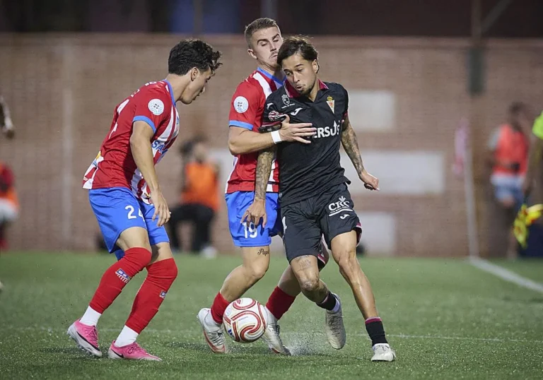 El Real Murcia se queda sin Copa del Rey tras caer ante el Navalcarnero